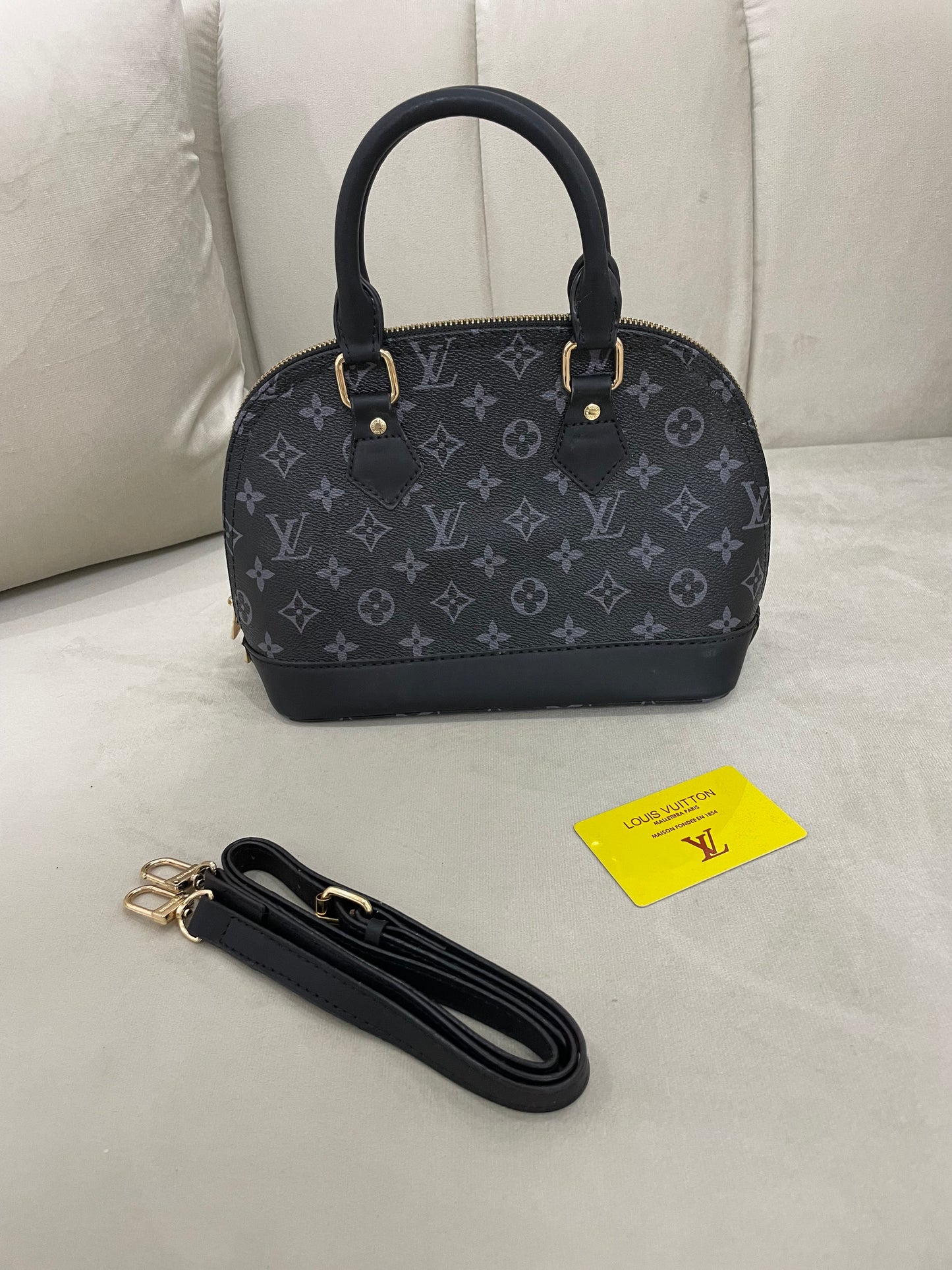 Louis Vuitton- Bolso Mediano Negro