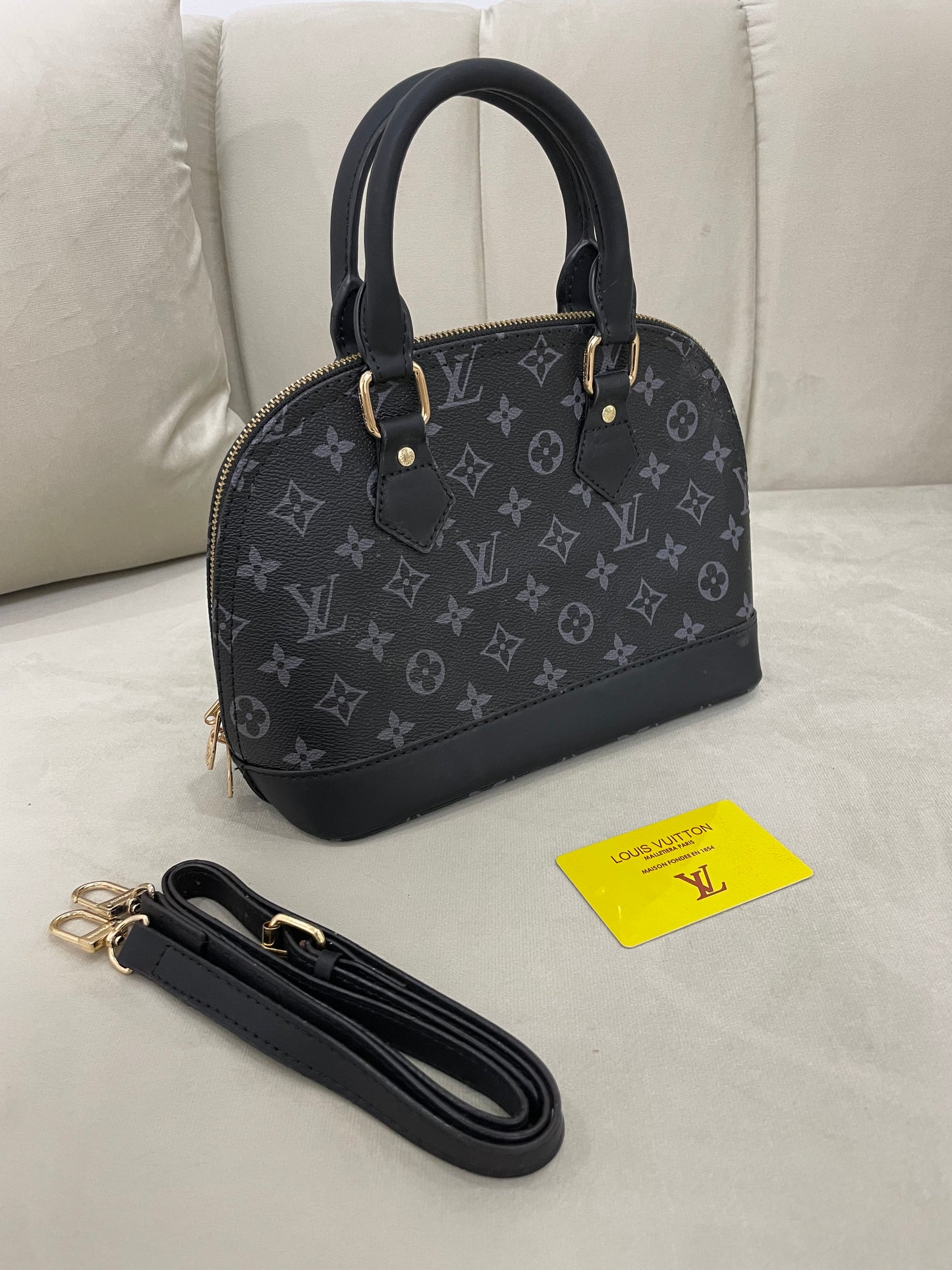 Louis Vuitton- Bolso Mediano Negro