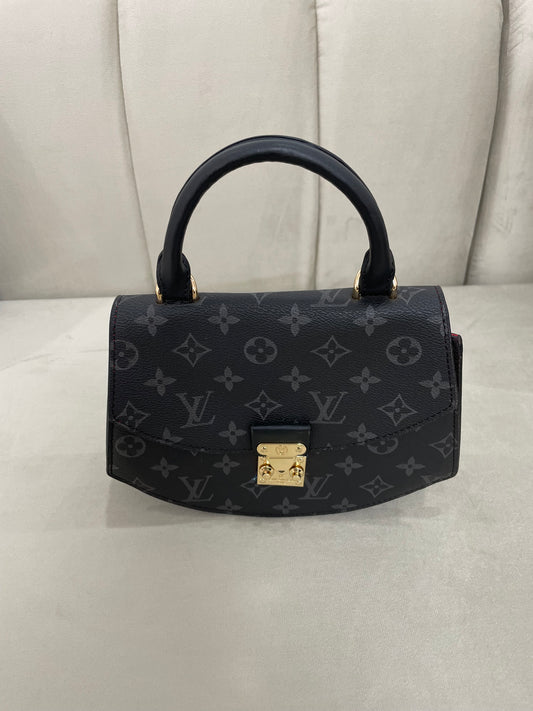 Louis Vuitton- Bolso pequeño Negro