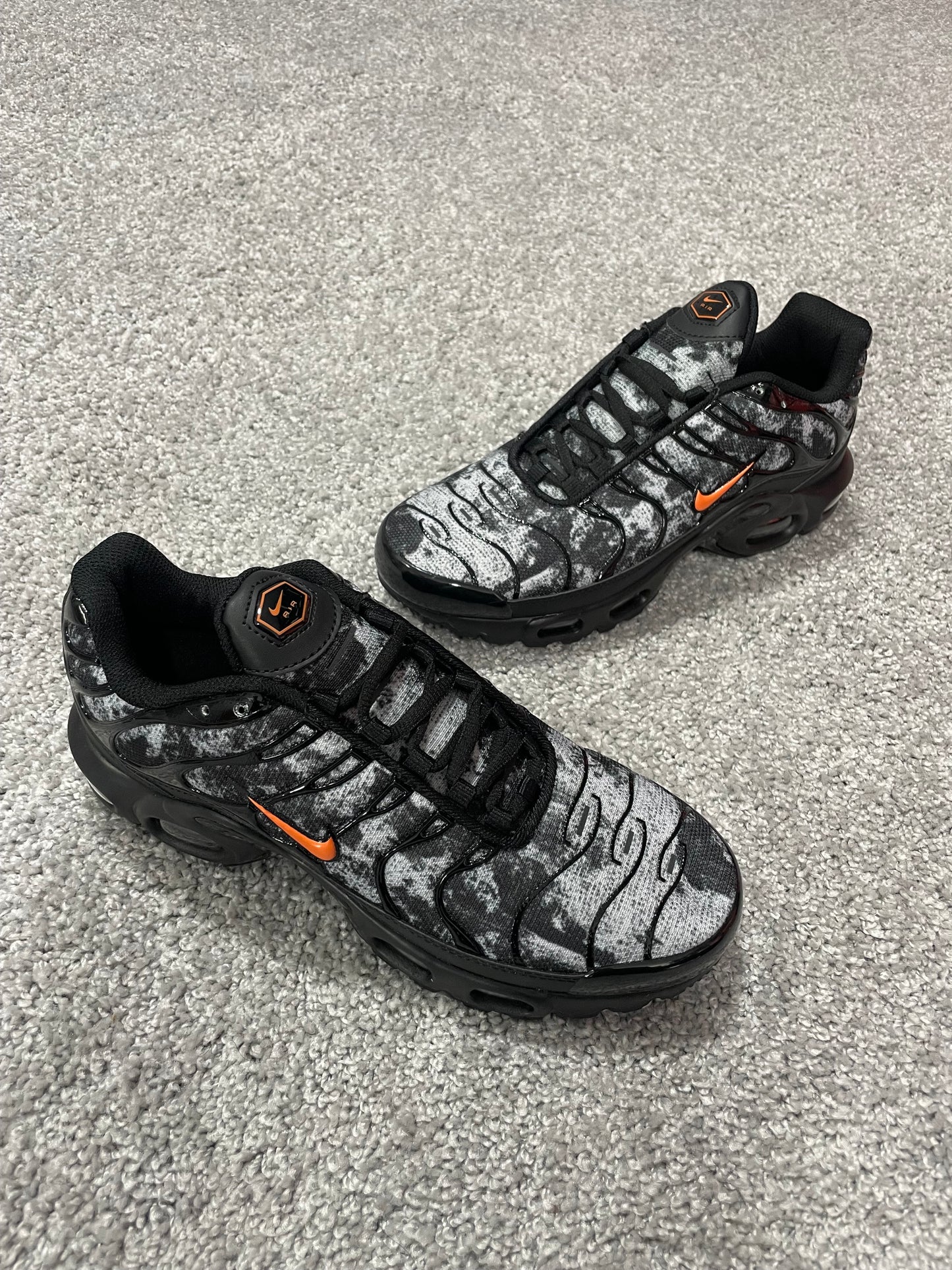 Nike Air Max TN - Negro/Gris/Naranja