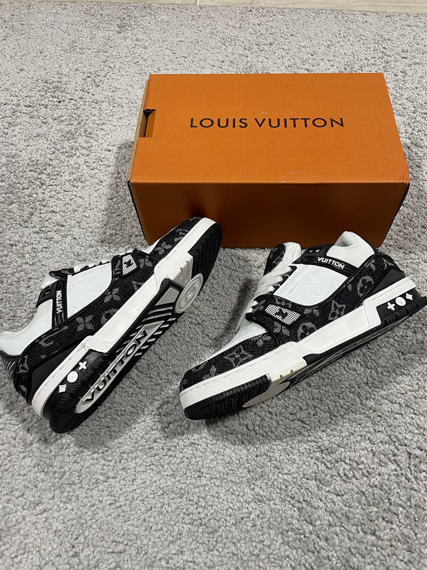 Louis Vuitton Trainer - Blanco/Negro